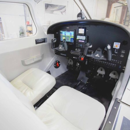 Piper P100i interior